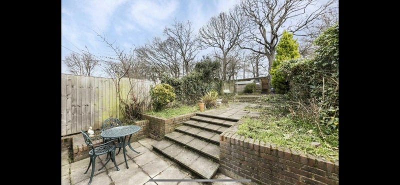 Photo 1: Beautiful garden