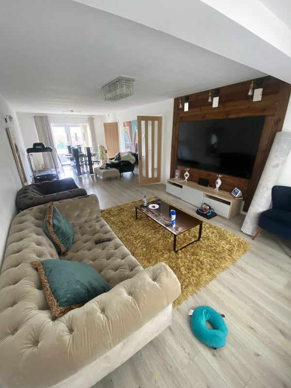 Photo 1: TV Lounge