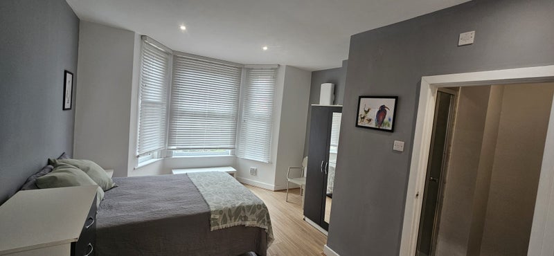 Photo 1: R1 £800/PCM