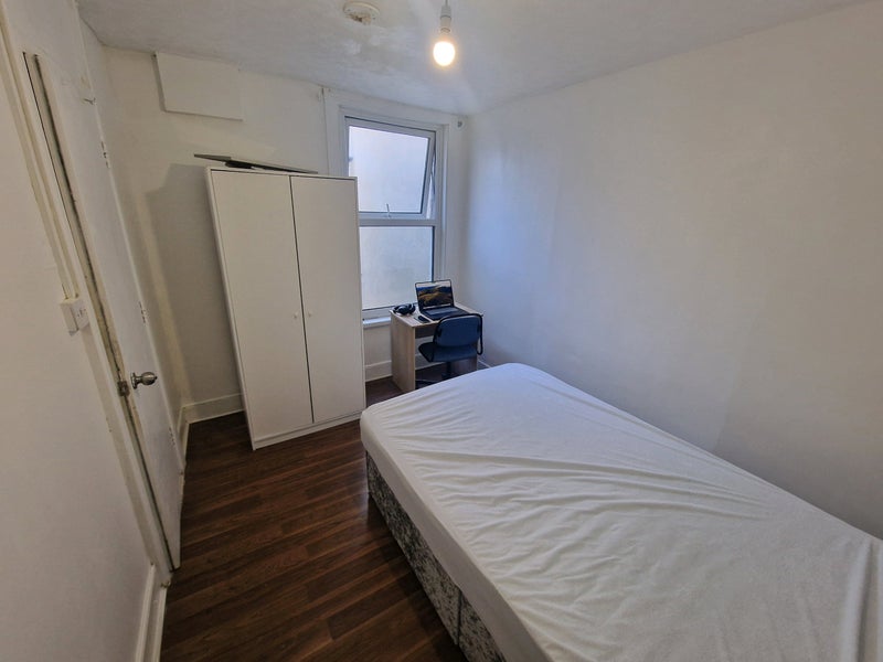 Photo 1: Room 3