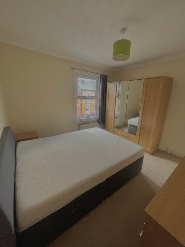 Photo 1: Room 2