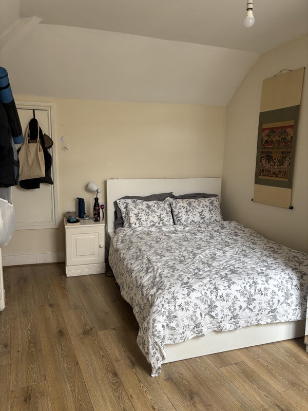 Photo 1: Bedroom