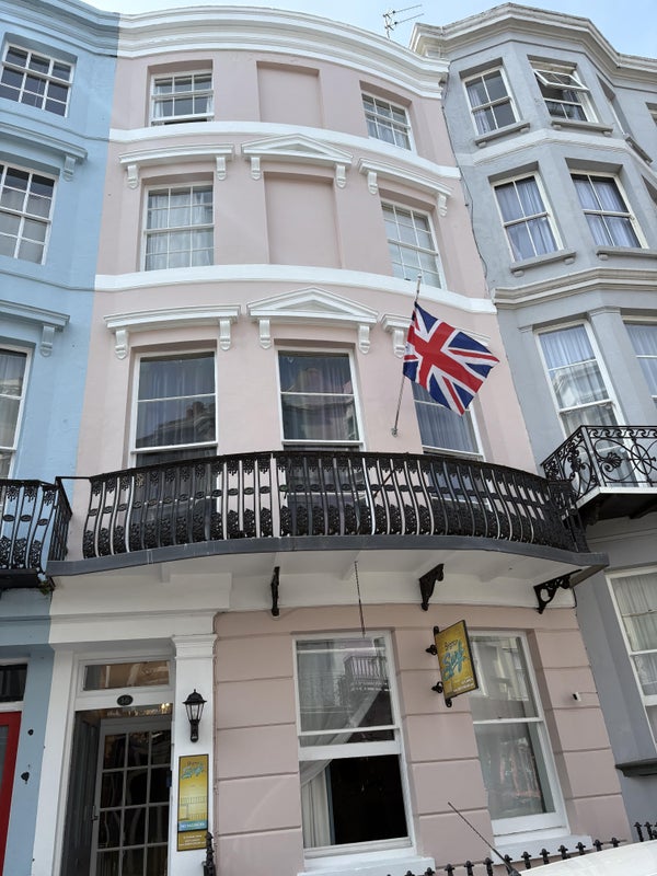 Photo 1: Property