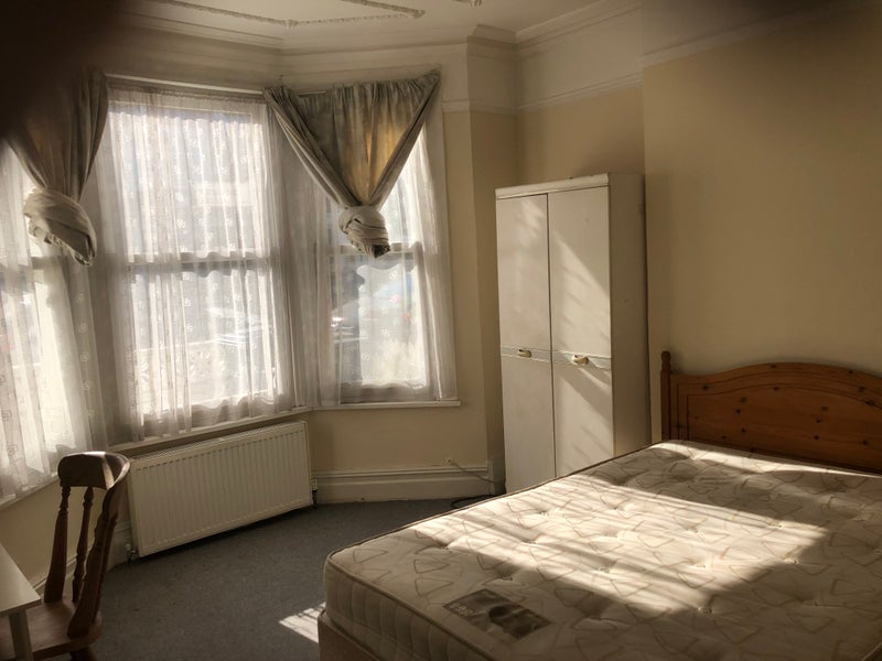 Photo 1: Double room furnished