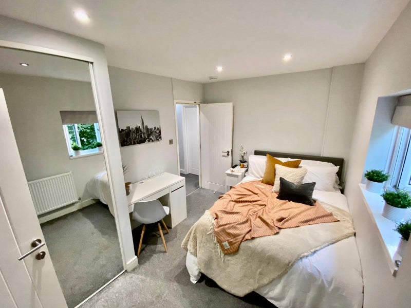 Photo 1: Good sized double bedroom with en-suite soon