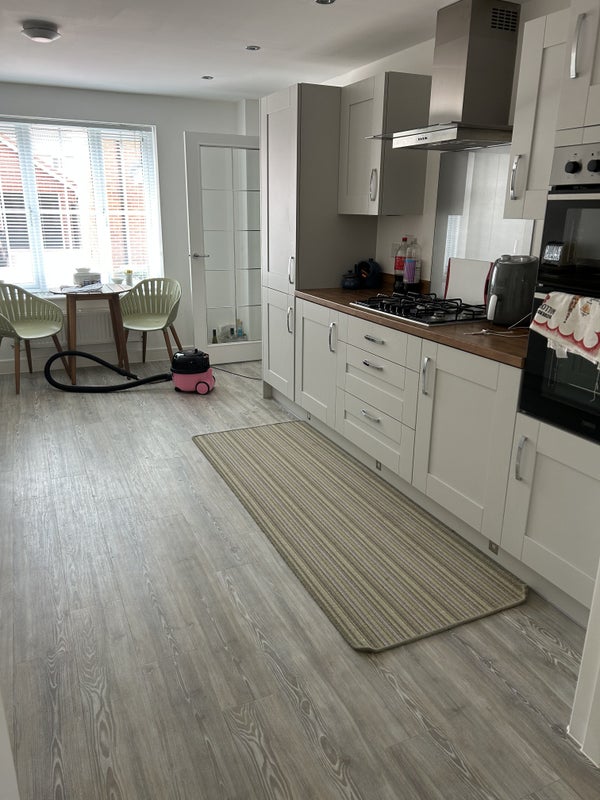 Photo 1: Kitchen