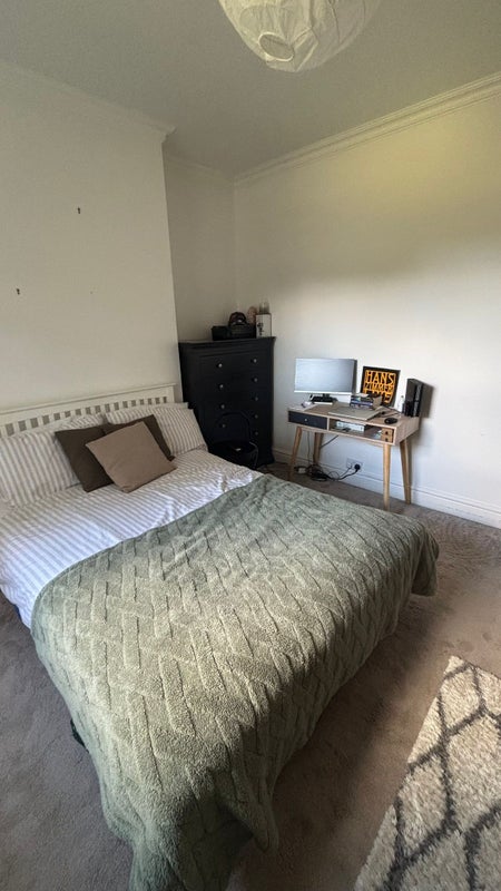 Photo 1: Large Bedroom