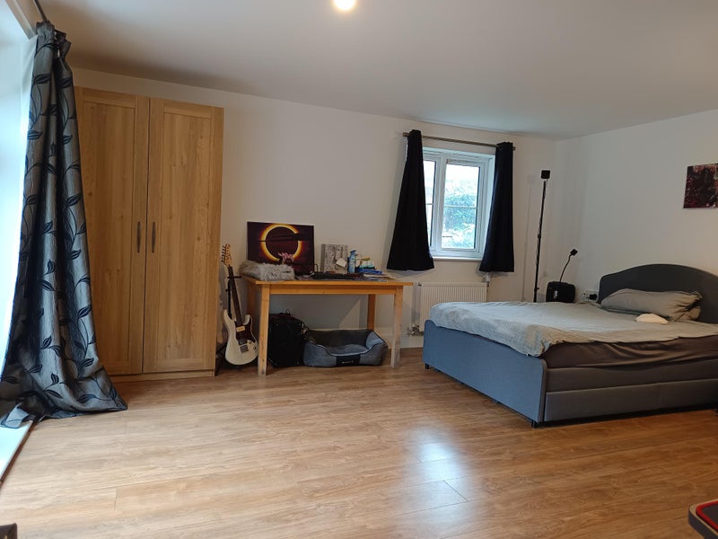Photo 1: Bedroom