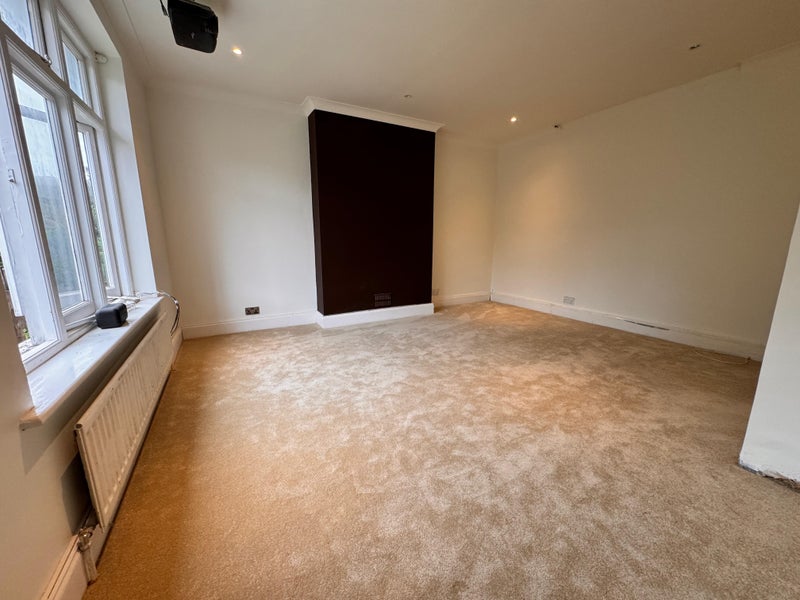 Photo 1: Double Bedroom