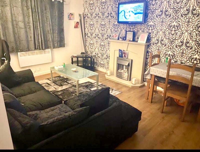Photo 1: Livingroom