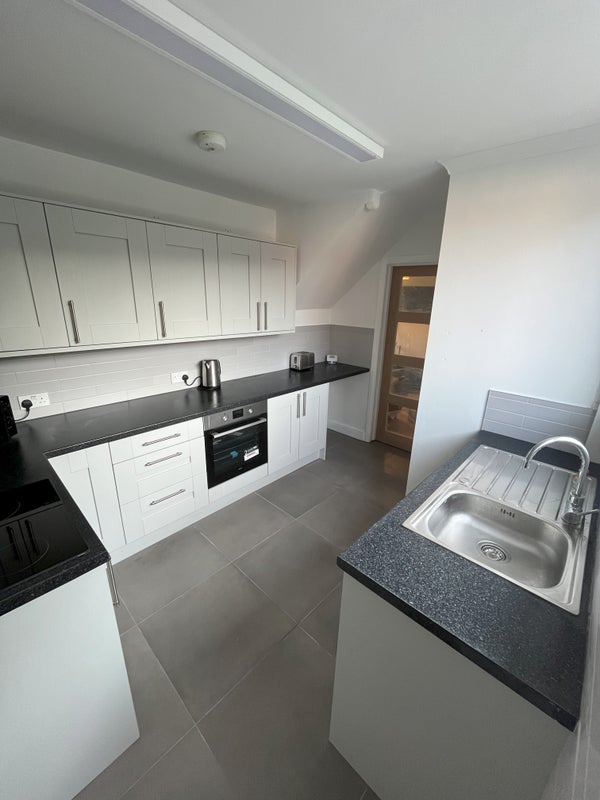 Photo 1: Kitchen 2