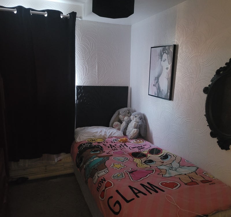 Photo 1: Single room