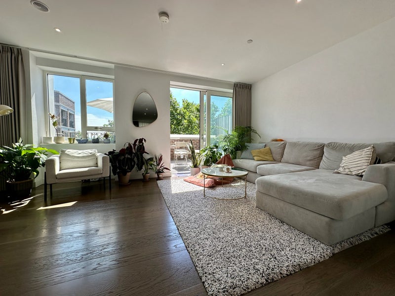 Photo 1: living room