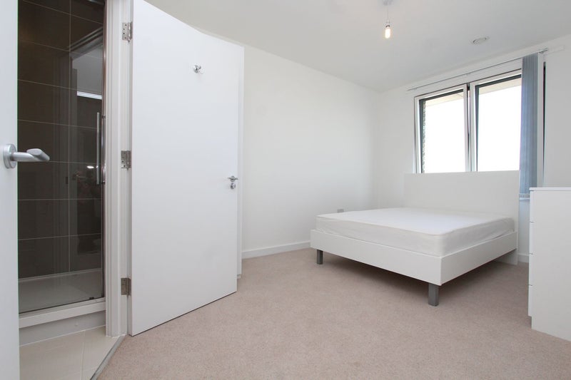 Photo 1: Room 1: 295£ a week - En-suite Double room single use - 1278£ a month