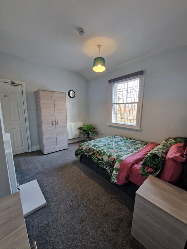 Photo 1: Room 2