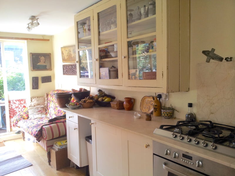 Photo 1: kitchen