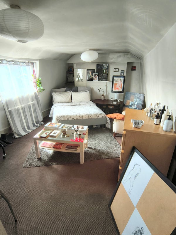 Photo 1: Room