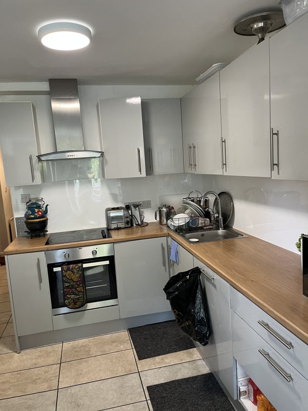 Photo 1: Kitchen
