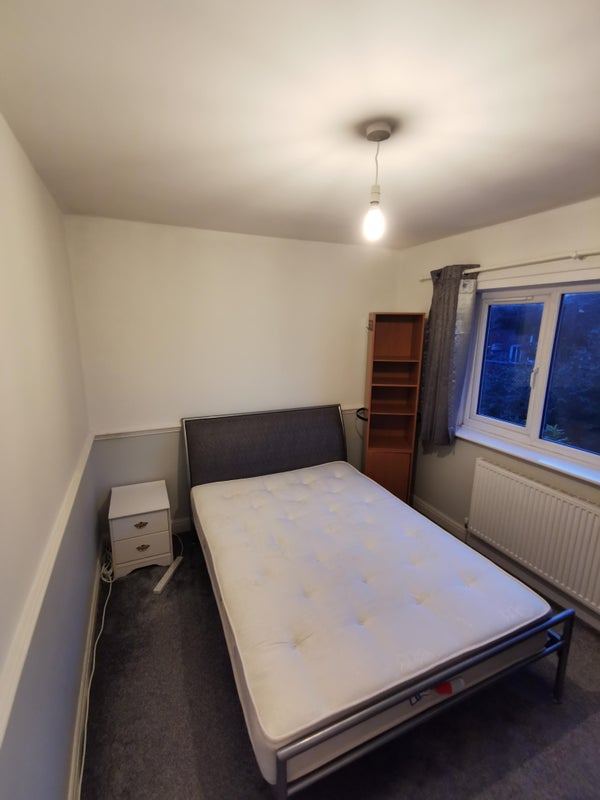 Photo 1: Bedroom