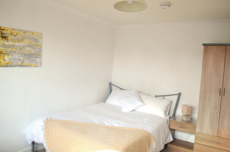 Photo 1: Front Double Bedroom