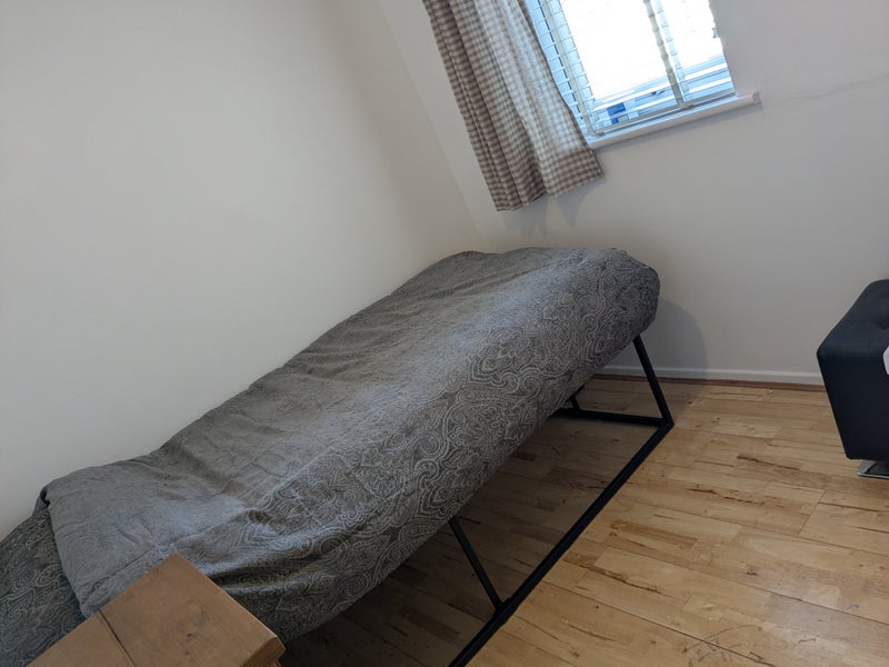 Photo 1: Single room available