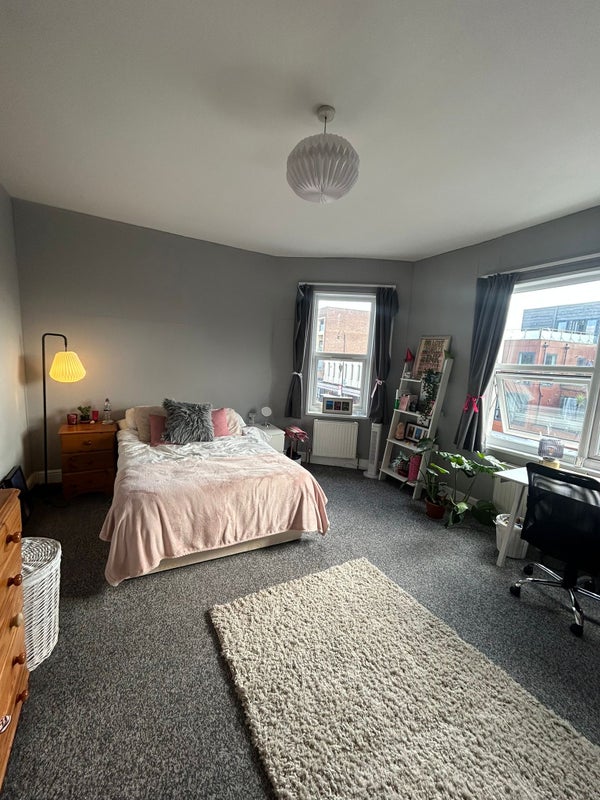 Photo 1: Room 1