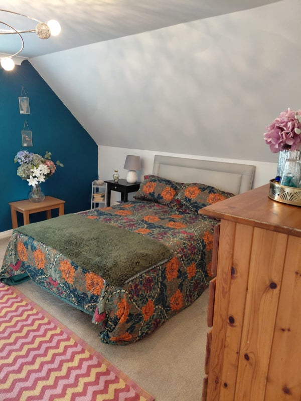Photo 1: Bedroom
