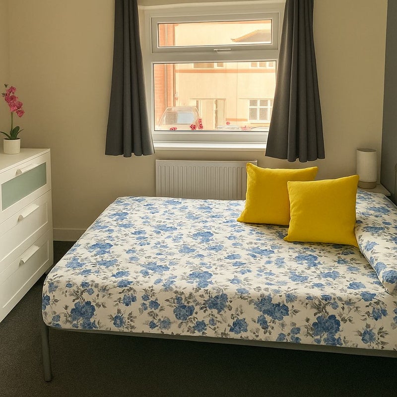Photo 1: Bedroom 2