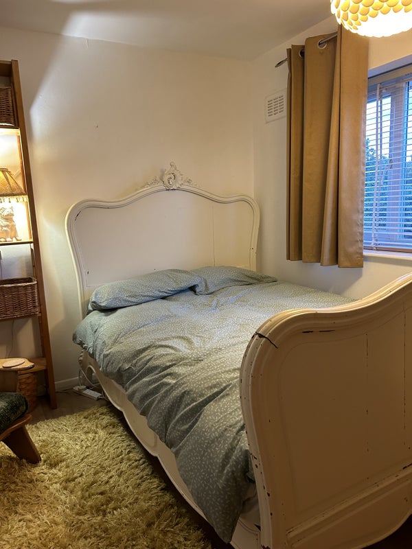 Photo 1: Comfortable double bed.