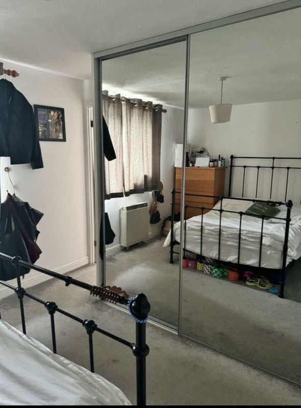 Photo 1: Free double bedroom