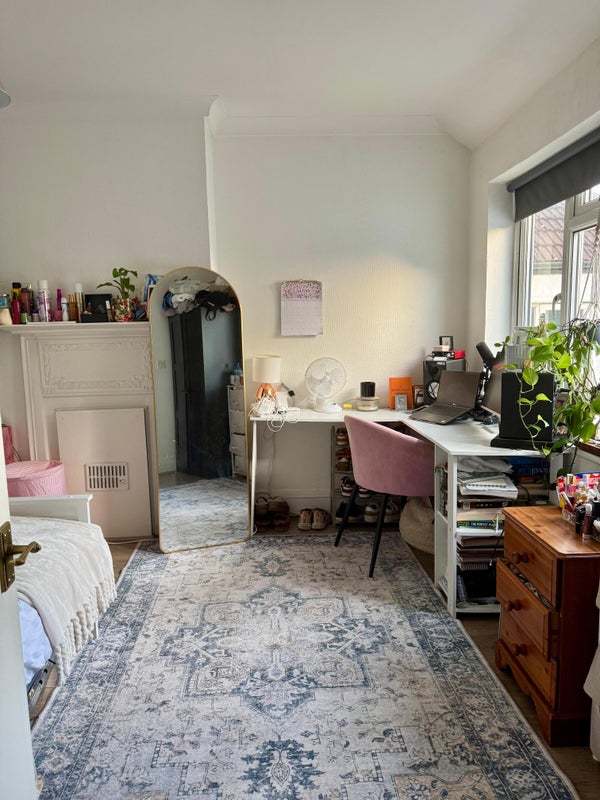 Photo 1: Bedroom