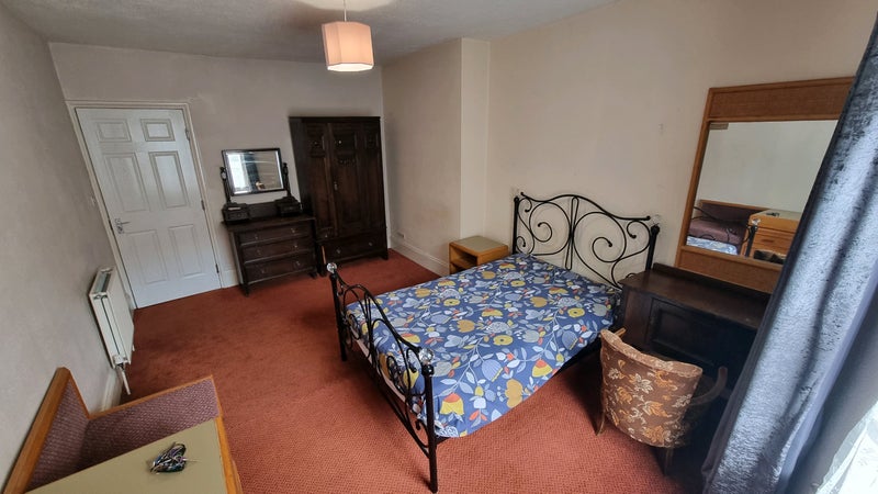 Photo 1: Bedroom 3