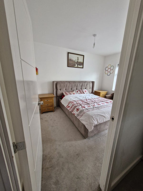 Photo 1: Double Bedroom