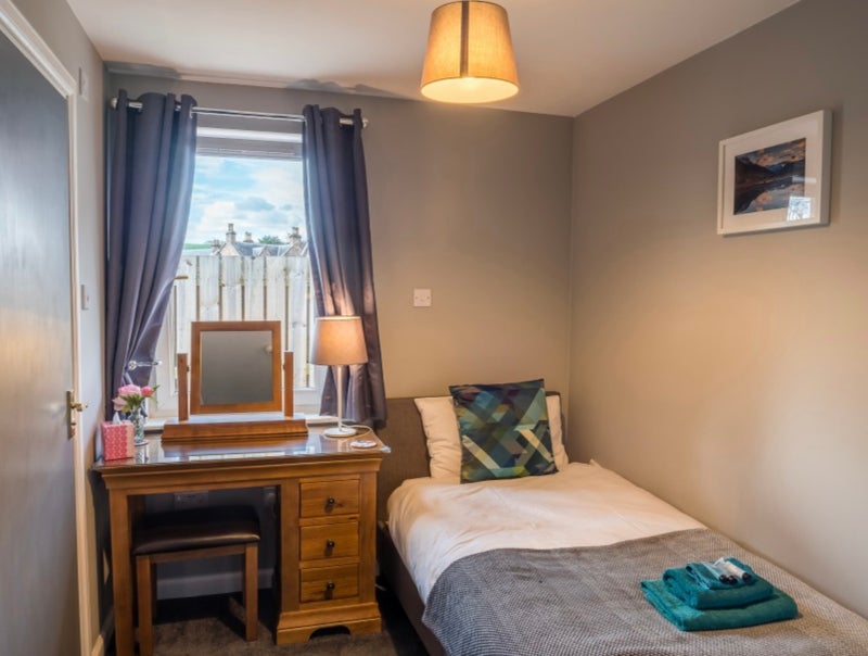 Photo 1: Single en-suite room