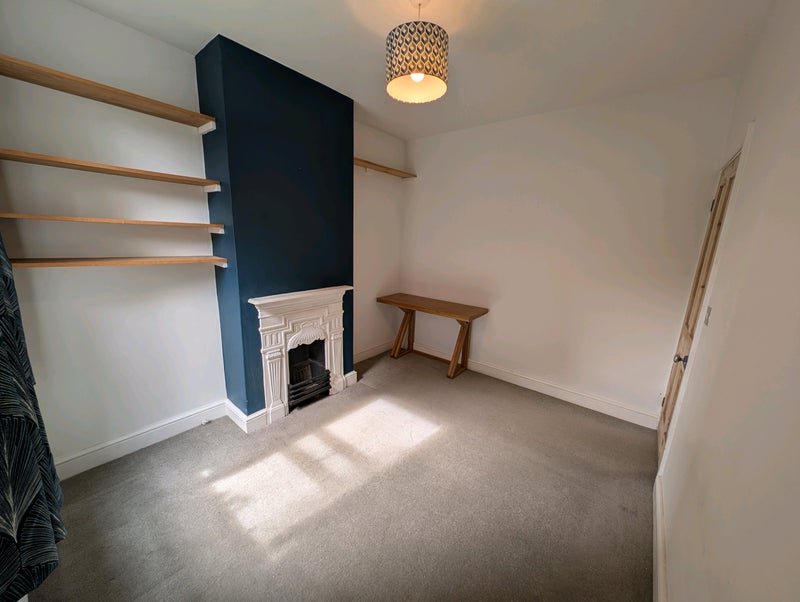 Photo 1: The bedroom to let