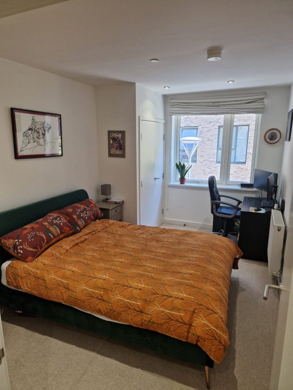 Photo 1: Double Bed Room