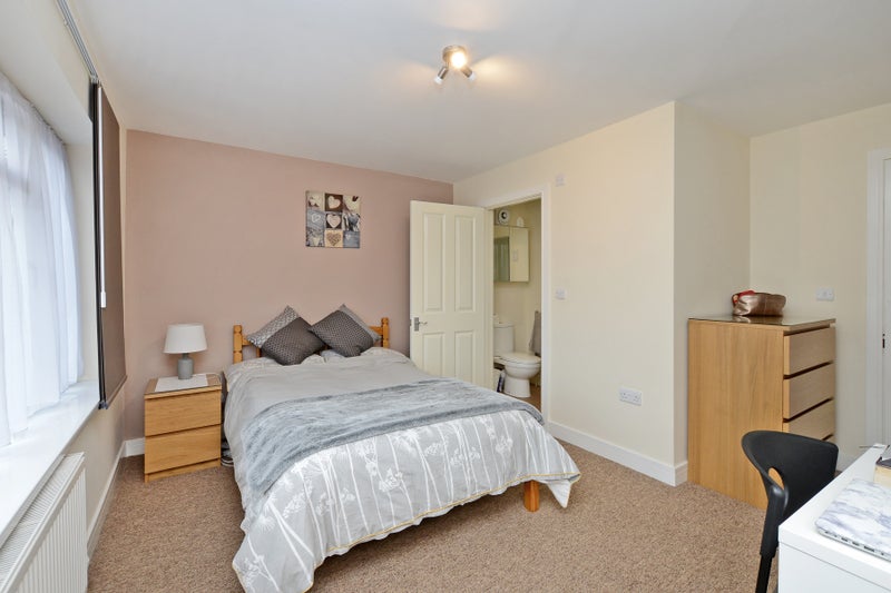 Photo 1: Room 3 - Double ensuite - £975pcm