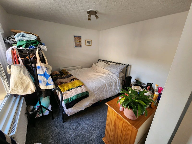 Photo 1: Bedroom