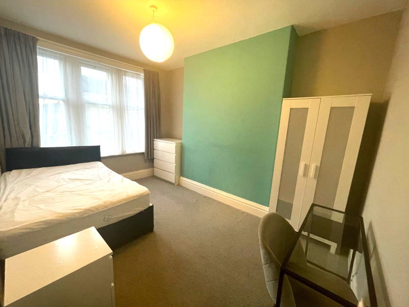 Photo 1: Room 4 - £600pcm
