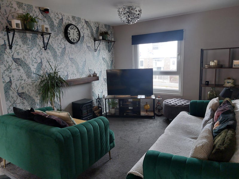 Photo 1: Lounge