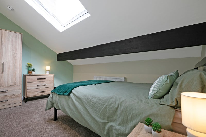 Photo 1: Room 2