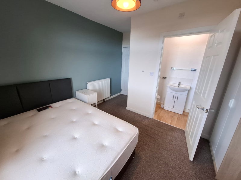 Photo 1: Room 5, same layout as room 1