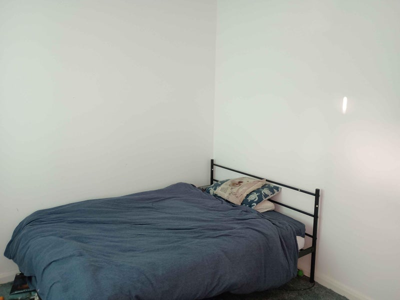 Photo 1: Bedroom