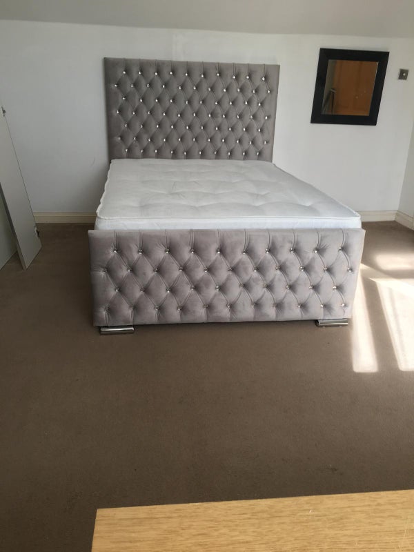 Photo 1: Bedroom