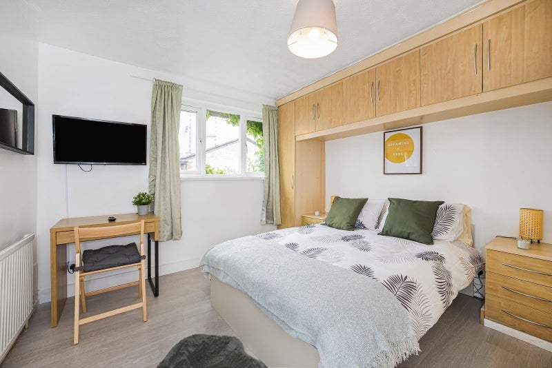 Photo 1: Room