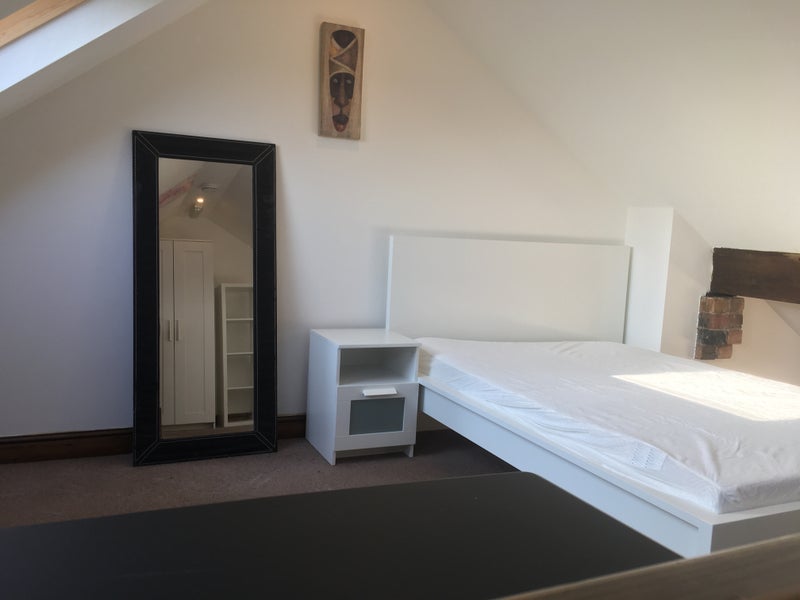 Photo 1: Room 1 - Large double room