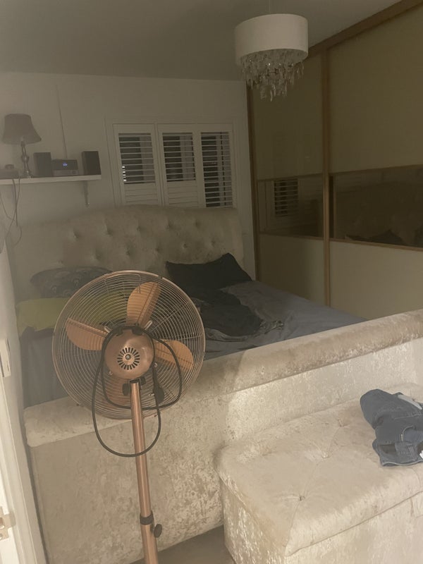 Photo 1: Large double with en-suite