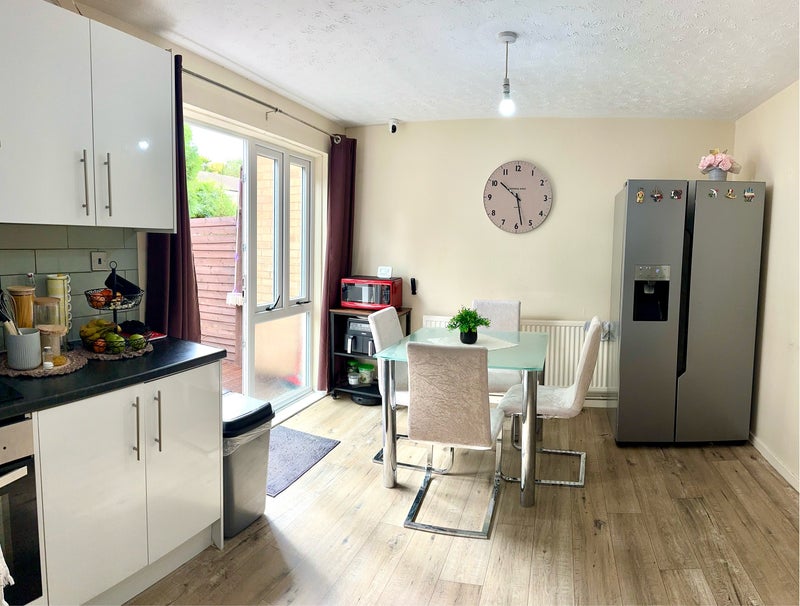 Photo 1: Kitchen