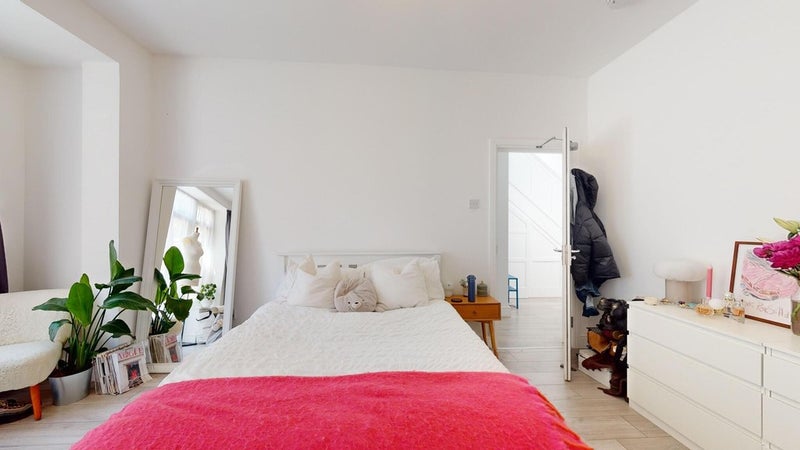 Photo 1: Room 3