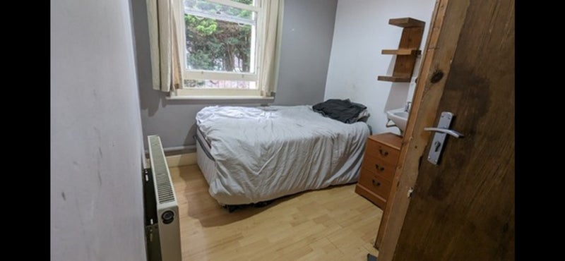 Photo 1: Single just available at 430 pcm incl
